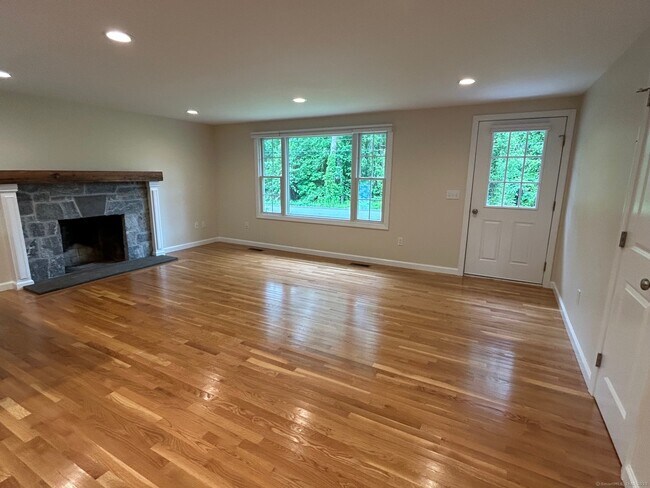 41 Melody Ln in Essex, CT - Building Photo - Building Photo