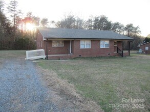 1761 River Rd in Lincolnton, NC - Building Photo - Building Photo