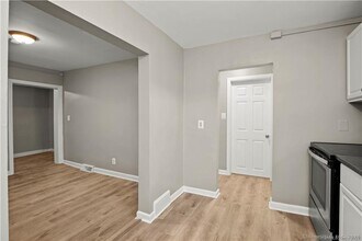 106 River Rd-Unit -3 in Shelton, CT - Building Photo - Building Photo