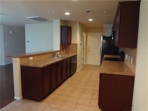 904 Mazatlan Ct in Arlington, TX - Foto de edificio - Building Photo