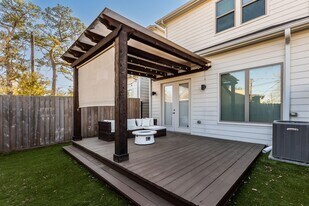 806 Thornton Rd in Houston, TX - Building Photo