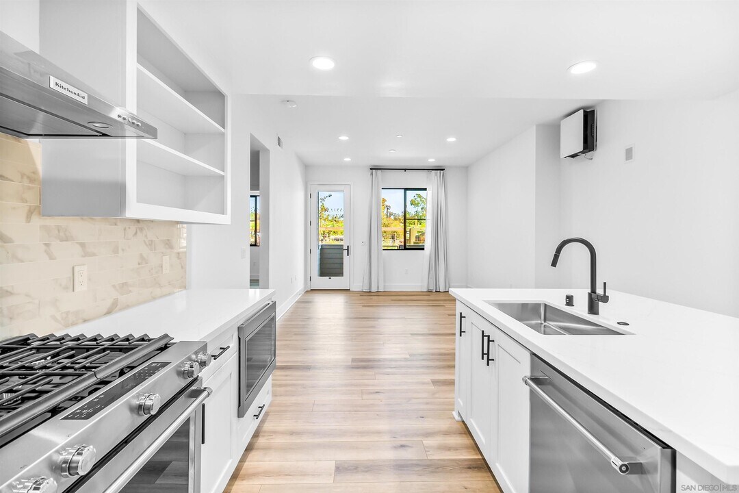 1503 Livorno Pl in Encinitas, CA - Building Photo