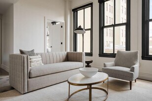 505 E Travis St in San Antonio, TX - Building Photo