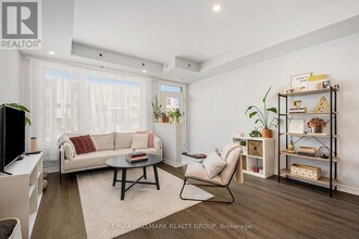 814 Mikinak Rd. in Ottawa, ON - Building Photo - Building Photo