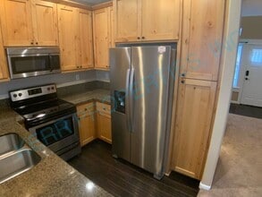408 NE 141st Pl in Portland, OR - Building Photo - Building Photo
