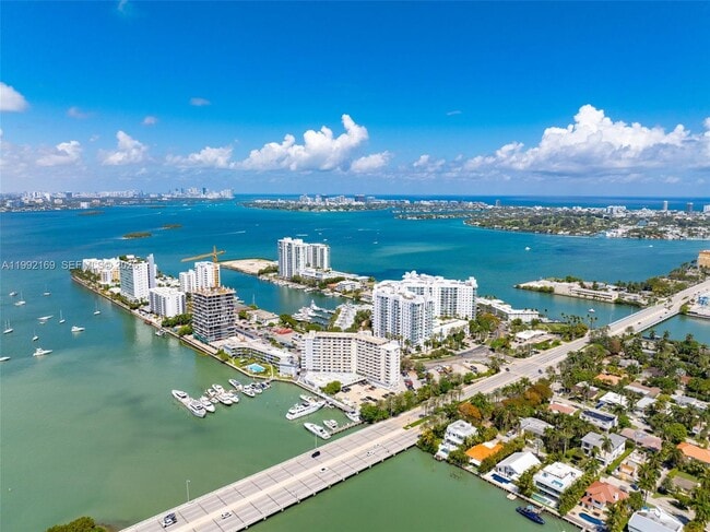 7918 Harbor Island Dr in North Bay Village, FL - Building Photo - Building Photo