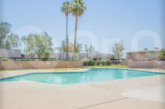 property at 2415 W Hazelwood St
