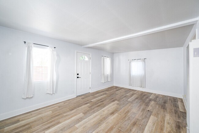 4320 48th St in San Diego, CA - Foto de edificio - Building Photo