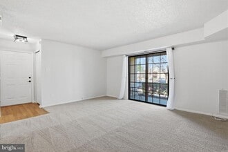 2014 Barry Ct in Holland, PA - Building Photo - Building Photo