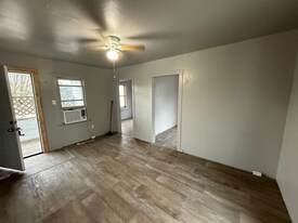 613 N Eye St in Harlingen, TX - Building Photo