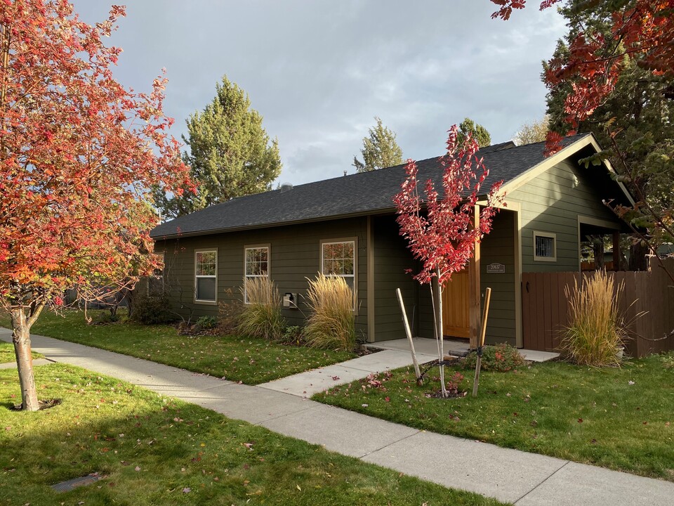 20637 Honeysuckle Ln in Bend, OR - Building Photo