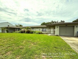 362 Briarwood Rd in Venice, FL - Building Photo