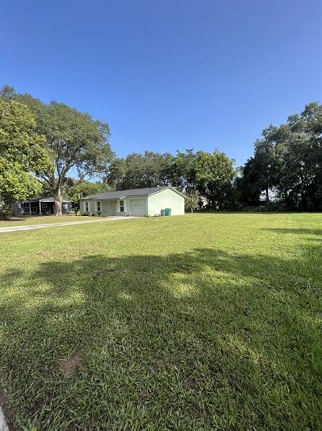 2105 Suanee Ave in Eustis, FL - Building Photo - Building Photo