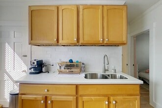 28 Hall Ave, Unit 1 in Newport, RI - Foto de edificio - Building Photo