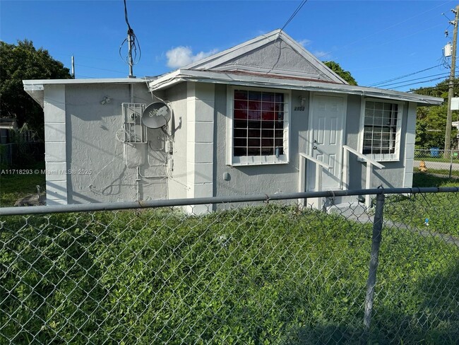 2103 NW 57th St in Miami, FL - Building Photo - Building Photo