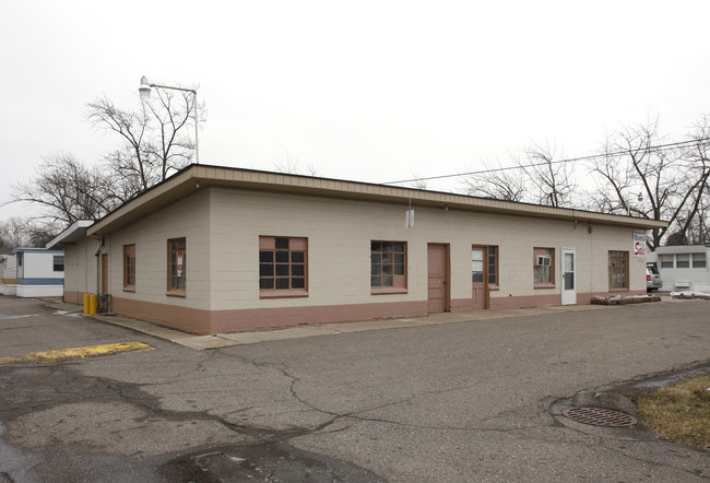 Flamingo Trailer Court in Farmington, MI - Foto de edificio - Building Photo