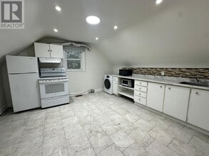 253 Sinclair Ave in Oshawa, ON - Building Photo - Building Photo