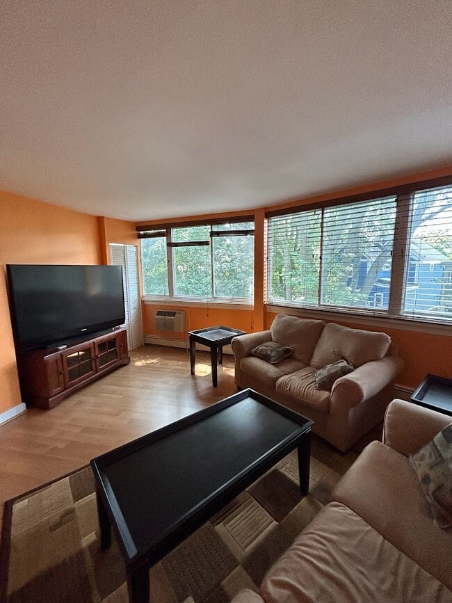 516 Green St, Unit 2C