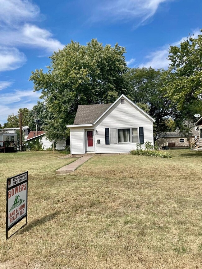 423 W 9th St in Concordia, KS - Building Photo - Building Photo