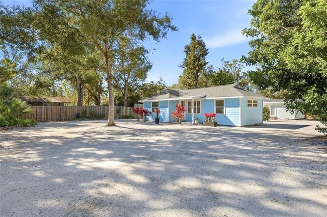 2854 W Rainbow Cir in Sarasota, FL - Building Photo - Building Photo