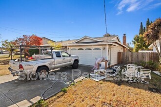 7660 Burnham Way in Dublin, CA - Building Photo - Building Photo
