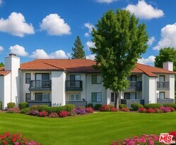 1930 E College Ave in Visalia, CA - Building Photo