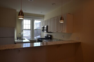 1880 Commonwealth Ave, Unit 14 in Boston, MA - Foto de edificio - Building Photo