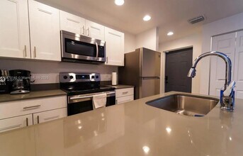 541 NW 33rd St in Miami, FL - Building Photo - Building Photo