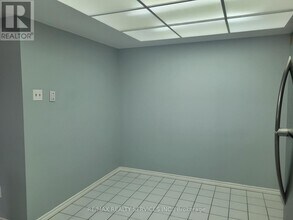 330 Mill St S in Brampton, ON - Building Photo - Building Photo