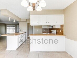 6605 Lyrewood Ln in Oklahoma City, OK - Building Photo - Building Photo