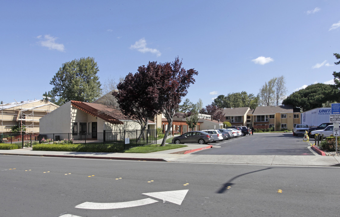 Elena Gardens in San Jose, CA - Building Photo