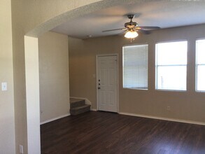 2623 Basswood Dr in Grand Prairie, TX - Foto de edificio - Building Photo