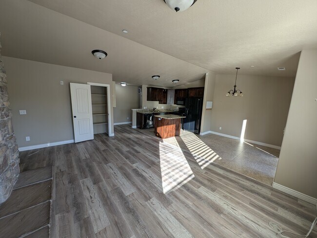 property at 909 S Main St