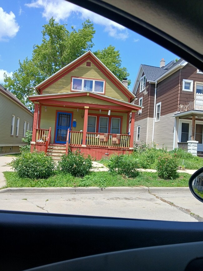 property at 220 E Smith St