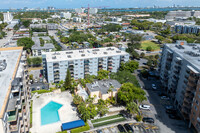 Three Horizons East in North Miami, FL - Foto de edificio - Building Photo