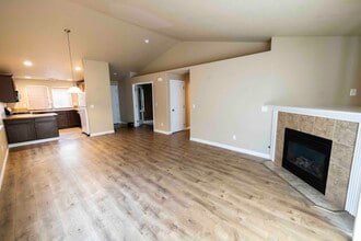 1300 SW Greeley St in College Place, WA - Building Photo - Building Photo