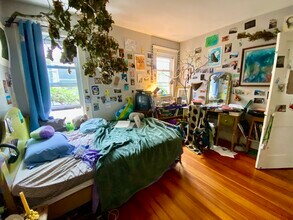 55 Bristol Rd, Unit 1 in Medford, MA - Foto de edificio - Building Photo