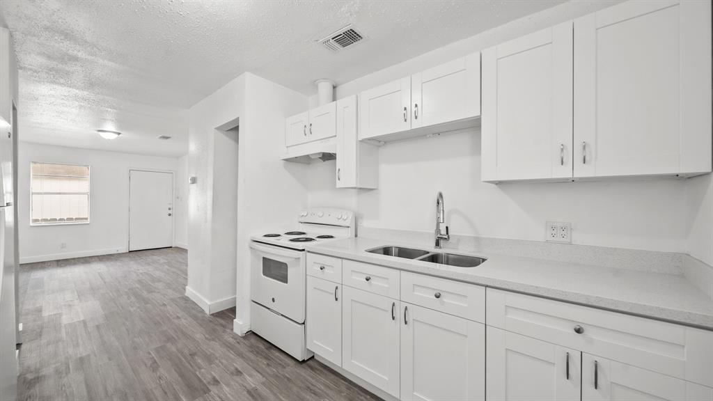 7819 Glass St in Houston, TX - Building Photo