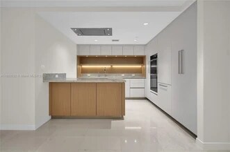 1135 Bay Dr, Unit #505 in Miami Beach, FL - Building Photo - Building Photo