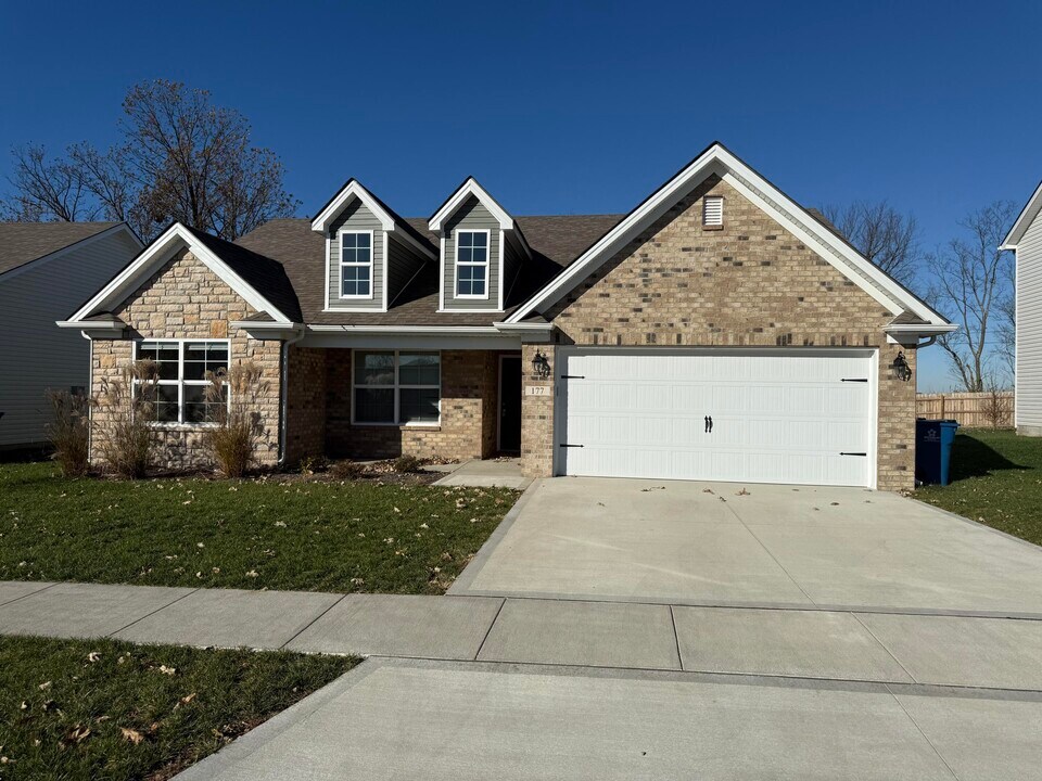 177 Landry Ln in Georgetown, KY - Building Photo