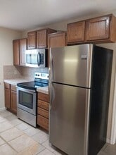 106 Car Mol Dr, Unit 11 in Johnson City, TN - Foto de edificio - Building Photo