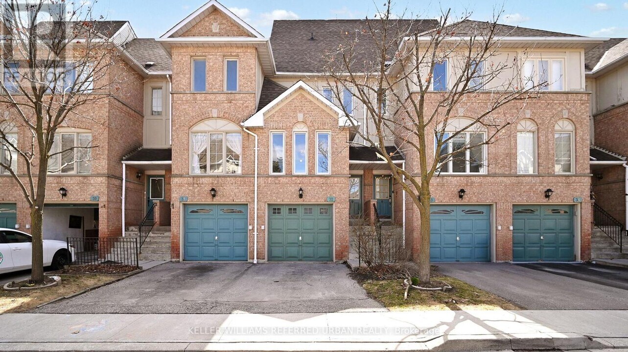 1050 Bristol Rd W in Mississauga, ON - Building Photo