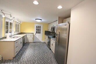 51 Canal St in Weatogue, CT - Building Photo - Building Photo
