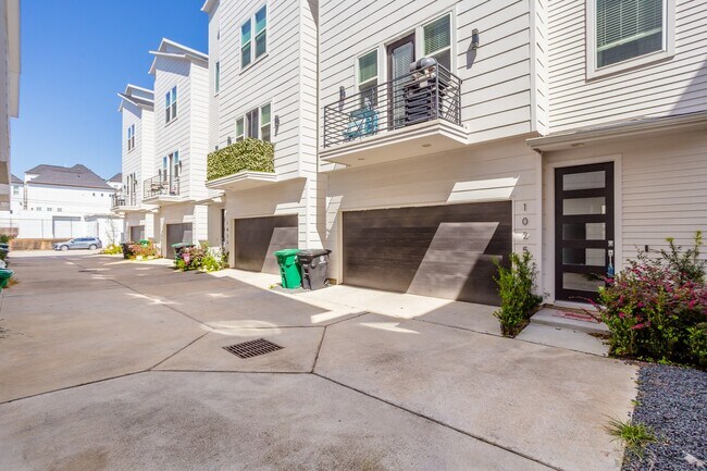 1025 Roberts St in Houston, TX - Building Photo - Building Photo