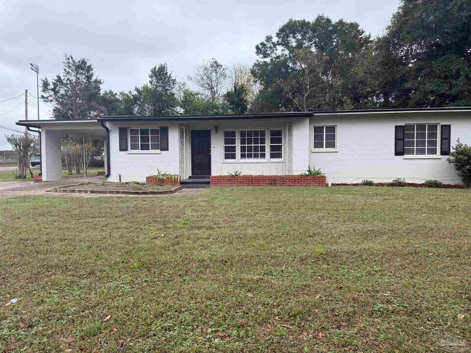 5398 Park Ln in Milton, FL - Building Photo