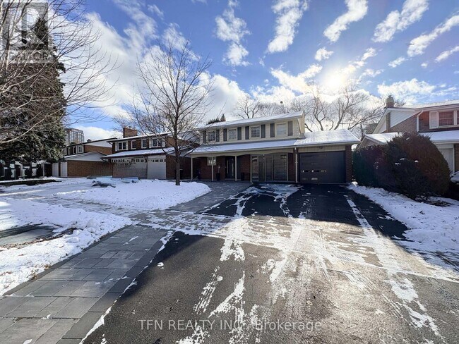 property at 8 Ravencliff Crescent