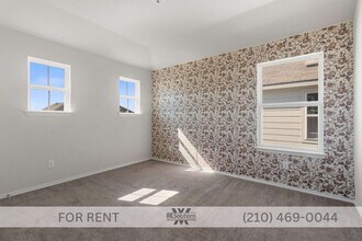 4015 Wild Bloom Rd in Seguin, TX - Building Photo - Building Photo