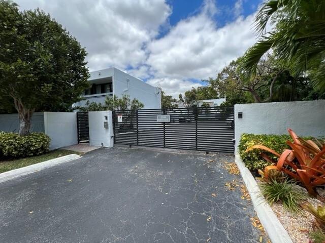 2180 Brickell Ave in Miami, FL - Building Photo