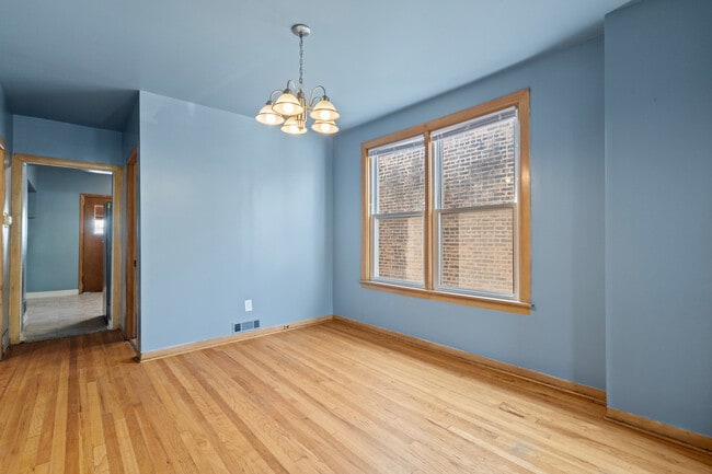 4437 S Sawyer Ave in Chicago, IL - Building Photo - Building Photo