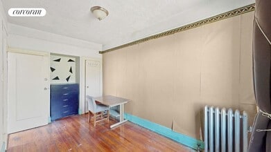 31-04 32nd St in Queens, NY - Building Photo - Building Photo